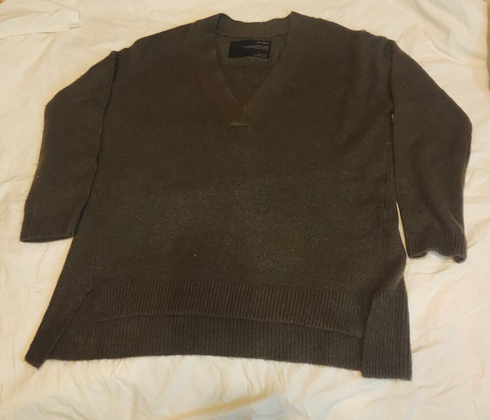 Mörkna Mens sweater inspired by Nordic minimalism. Relaxed fit layering piece